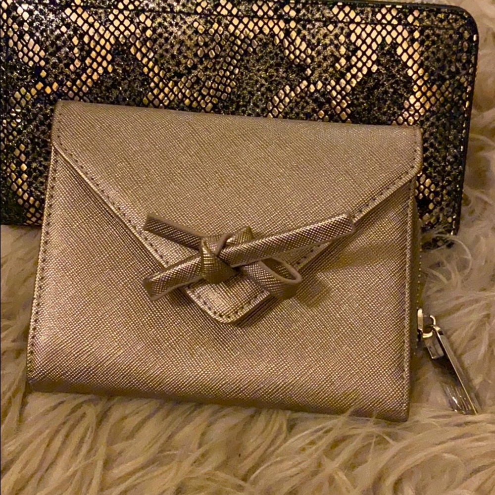 🎁 Cute bronze Neiman Marcus wallet w/compartments